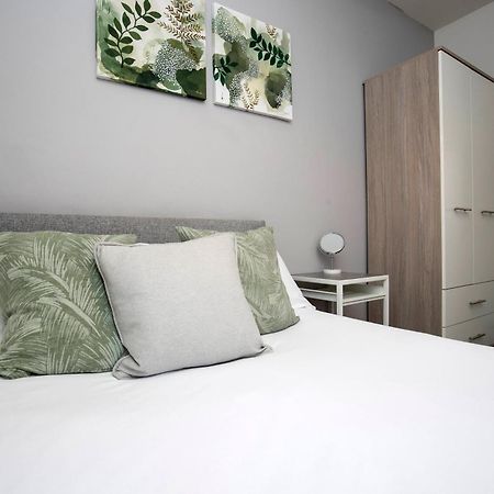 Quiet And Comfy House With 2 Bedrooms And 2 Bathrooms Super Fast Wifi And Crisp Hotel Standard White Linen Hosted By Our Home Short Stays Darlington  Zewnętrze zdjęcie