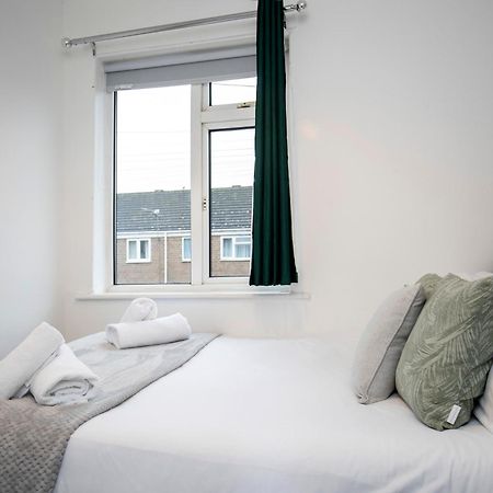 Quiet And Comfy House With 2 Bedrooms And 2 Bathrooms Super Fast Wifi And Crisp Hotel Standard White Linen Hosted By Our Home Short Stays Darlington  Zewnętrze zdjęcie