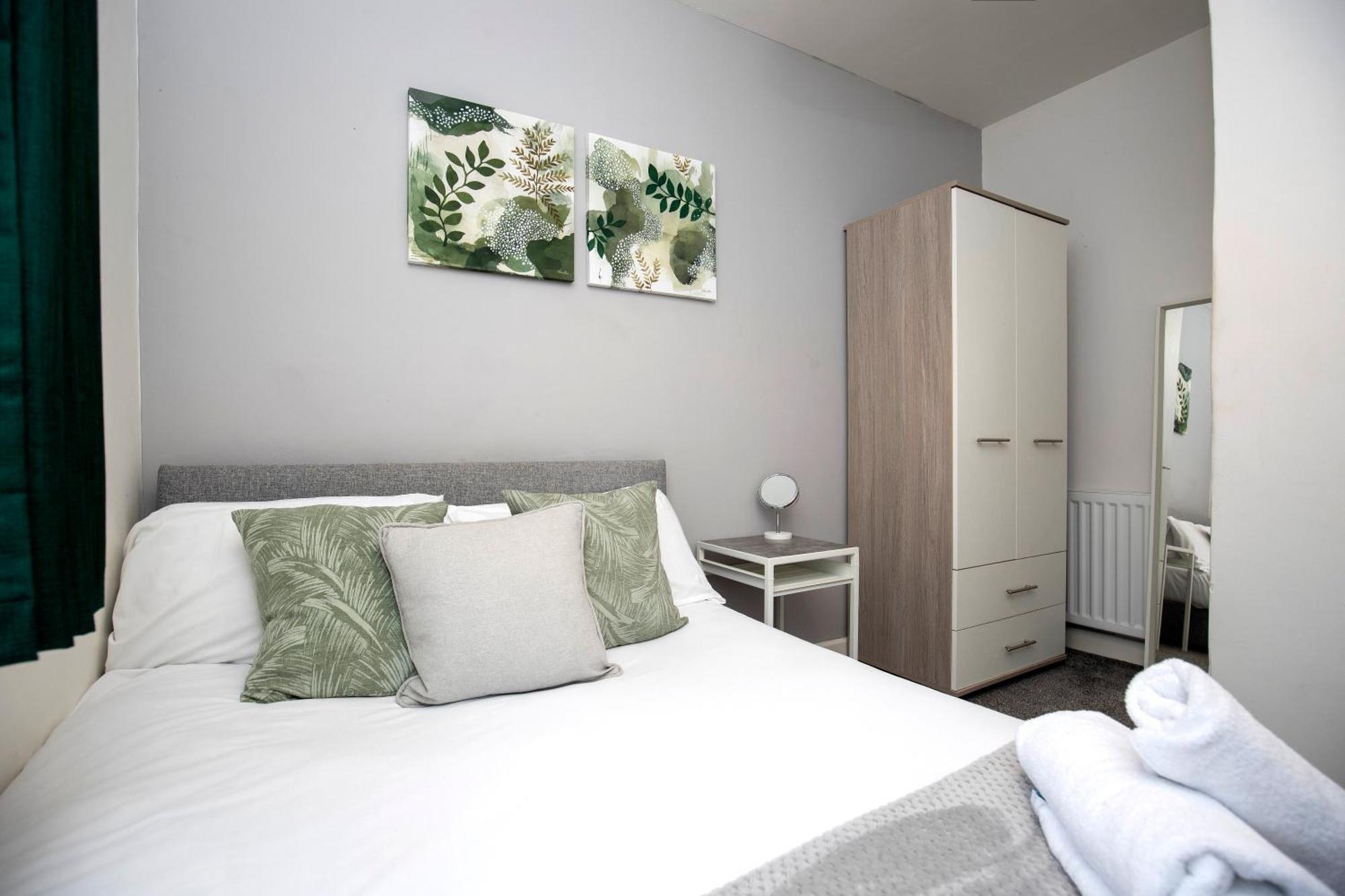 Quiet And Comfy House With 2 Bedrooms And 2 Bathrooms Super Fast Wifi And Crisp Hotel Standard White Linen Hosted By Our Home Short Stays Darlington  Zewnętrze zdjęcie