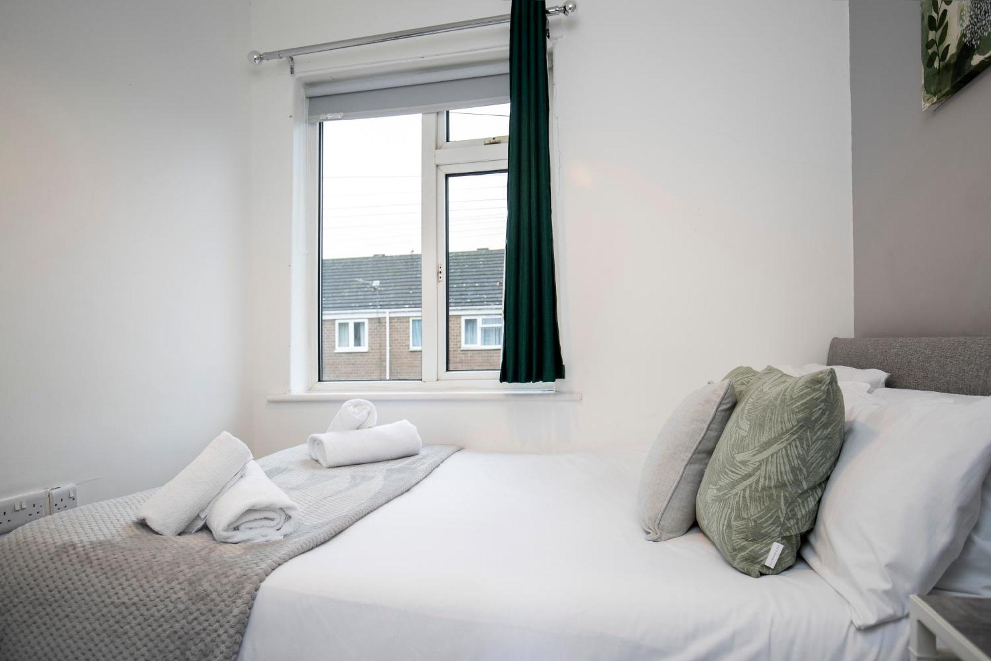 Quiet And Comfy House With 2 Bedrooms And 2 Bathrooms Super Fast Wifi And Crisp Hotel Standard White Linen Hosted By Our Home Short Stays Darlington  Zewnętrze zdjęcie