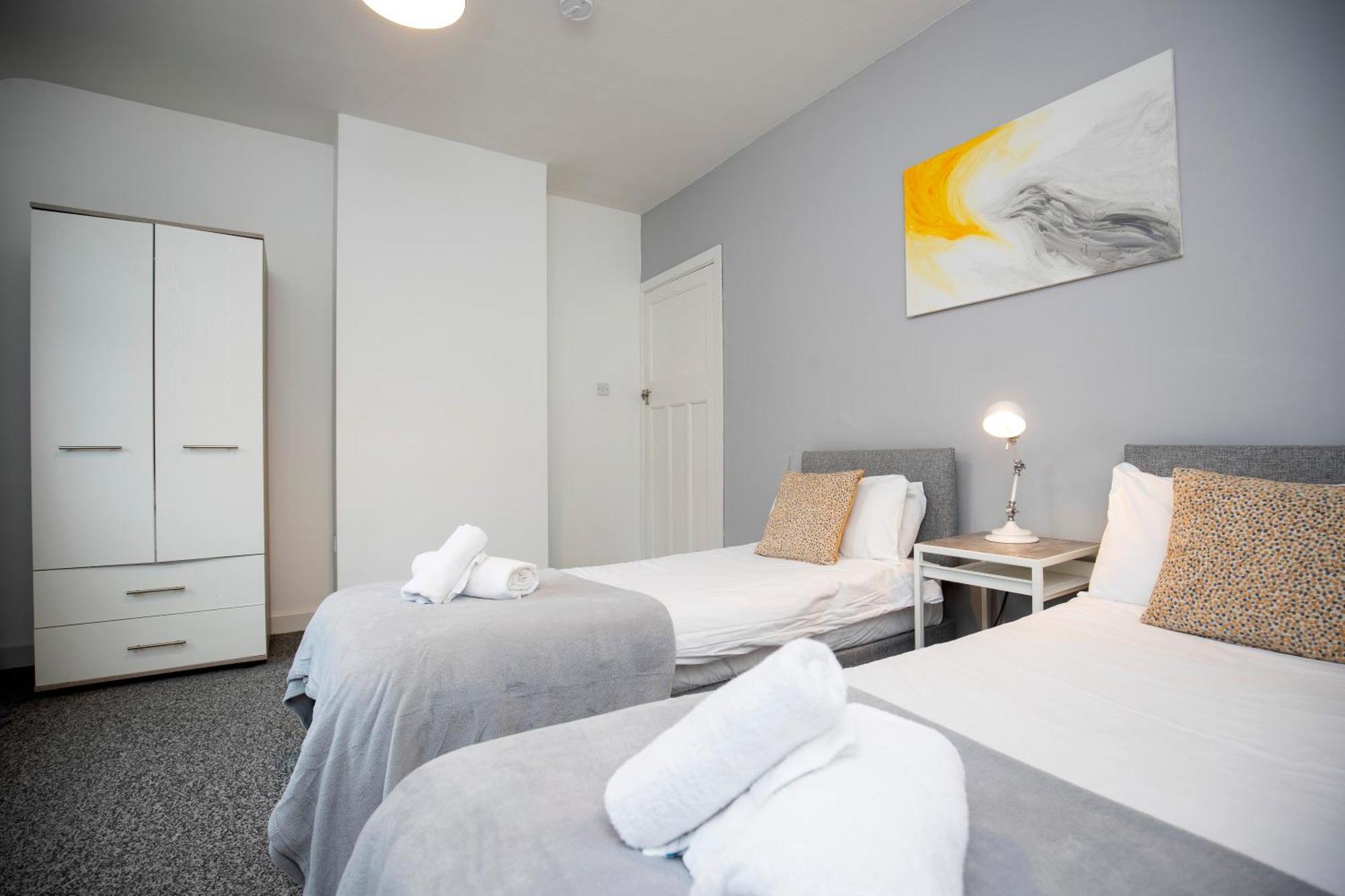 Quiet And Comfy House With 2 Bedrooms And 2 Bathrooms Super Fast Wifi And Crisp Hotel Standard White Linen Hosted By Our Home Short Stays Darlington  Zewnętrze zdjęcie