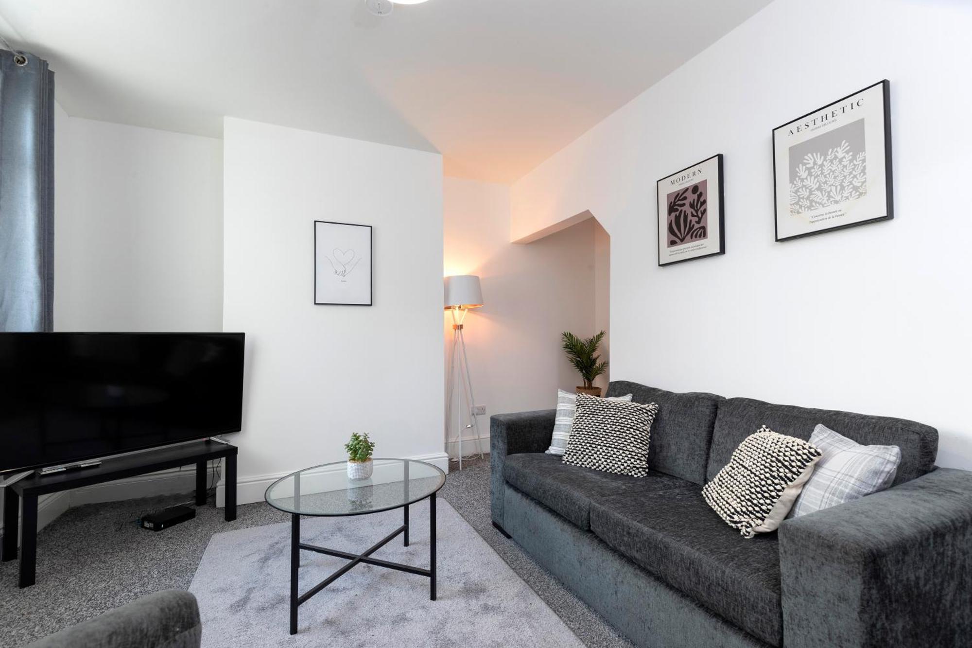 Quiet And Comfy House With 2 Bedrooms And 2 Bathrooms Super Fast Wifi And Crisp Hotel Standard White Linen Hosted By Our Home Short Stays Darlington  Zewnętrze zdjęcie