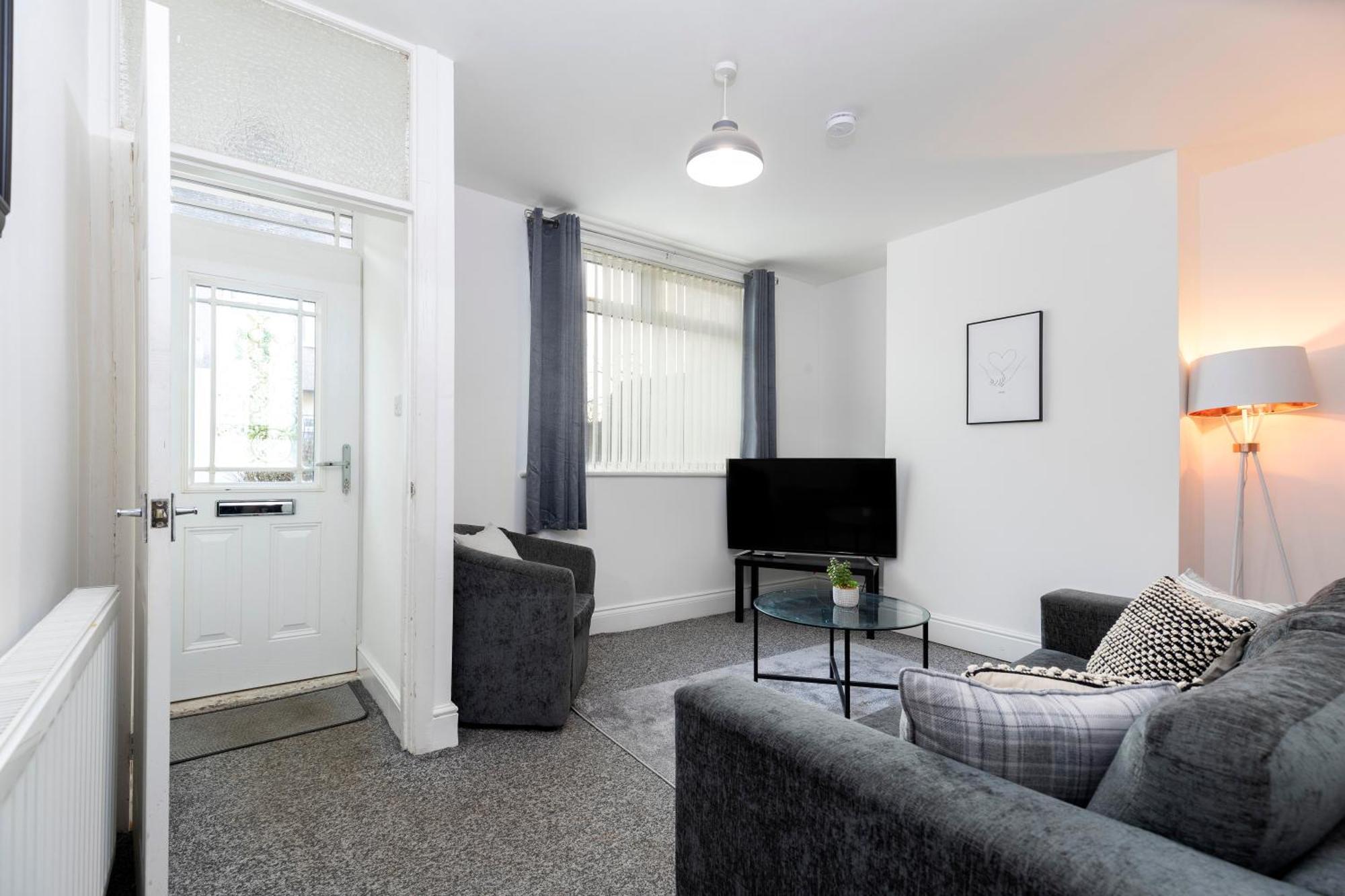 Quiet And Comfy House With 2 Bedrooms And 2 Bathrooms Super Fast Wifi And Crisp Hotel Standard White Linen Hosted By Our Home Short Stays Darlington  Zewnętrze zdjęcie