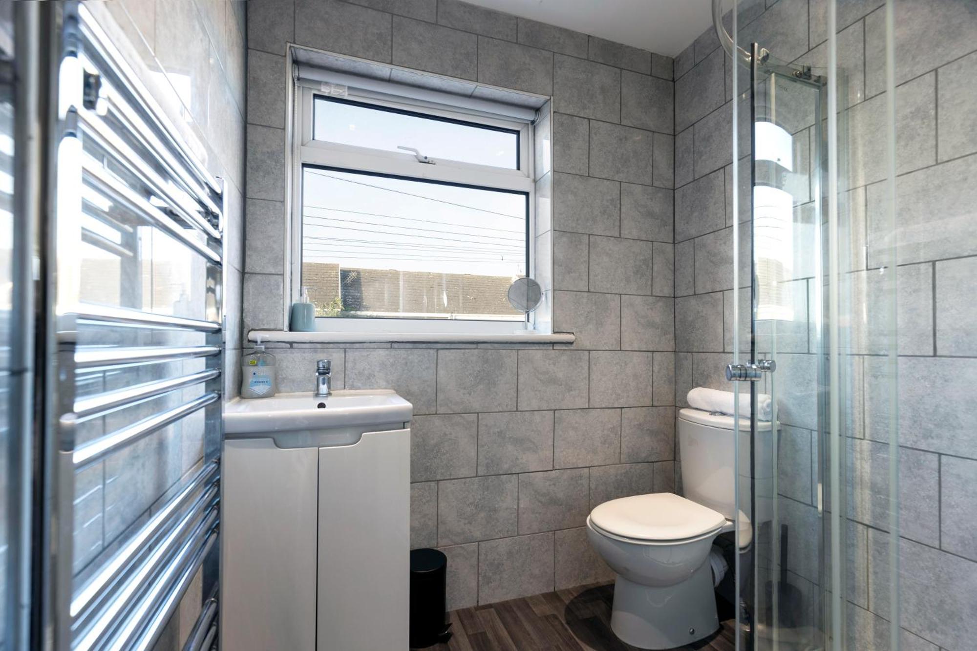Quiet And Comfy House With 2 Bedrooms And 2 Bathrooms Super Fast Wifi And Crisp Hotel Standard White Linen Hosted By Our Home Short Stays Darlington  Zewnętrze zdjęcie
