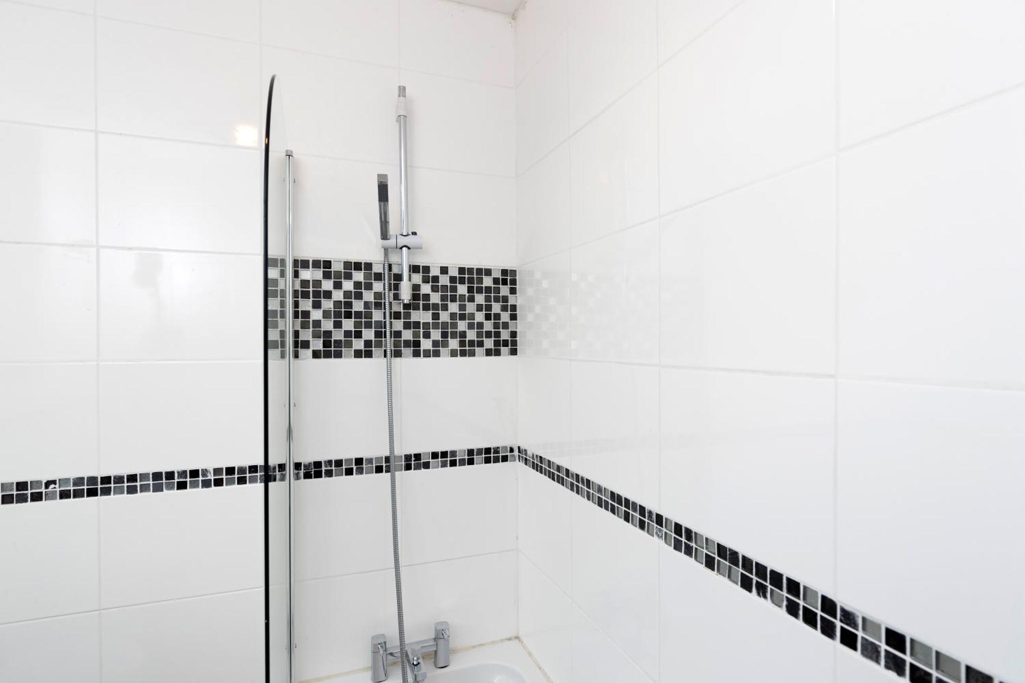Quiet And Comfy House With 2 Bedrooms And 2 Bathrooms Super Fast Wifi And Crisp Hotel Standard White Linen Hosted By Our Home Short Stays Darlington  Zewnętrze zdjęcie