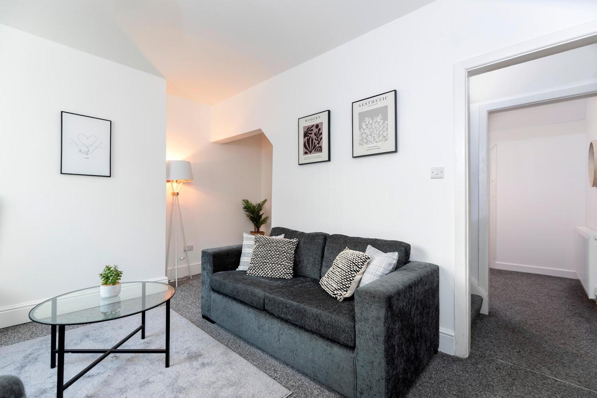 Quiet And Comfy House With 2 Bedrooms And 2 Bathrooms Super Fast Wifi And Crisp Hotel Standard White Linen Hosted By Our Home Short Stays Darlington  Zewnętrze zdjęcie
