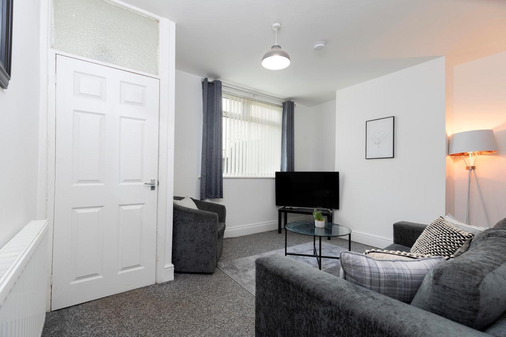 Quiet And Comfy House With 2 Bedrooms And 2 Bathrooms Super Fast Wifi And Crisp Hotel Standard White Linen Hosted By Our Home Short Stays Darlington  Zewnętrze zdjęcie