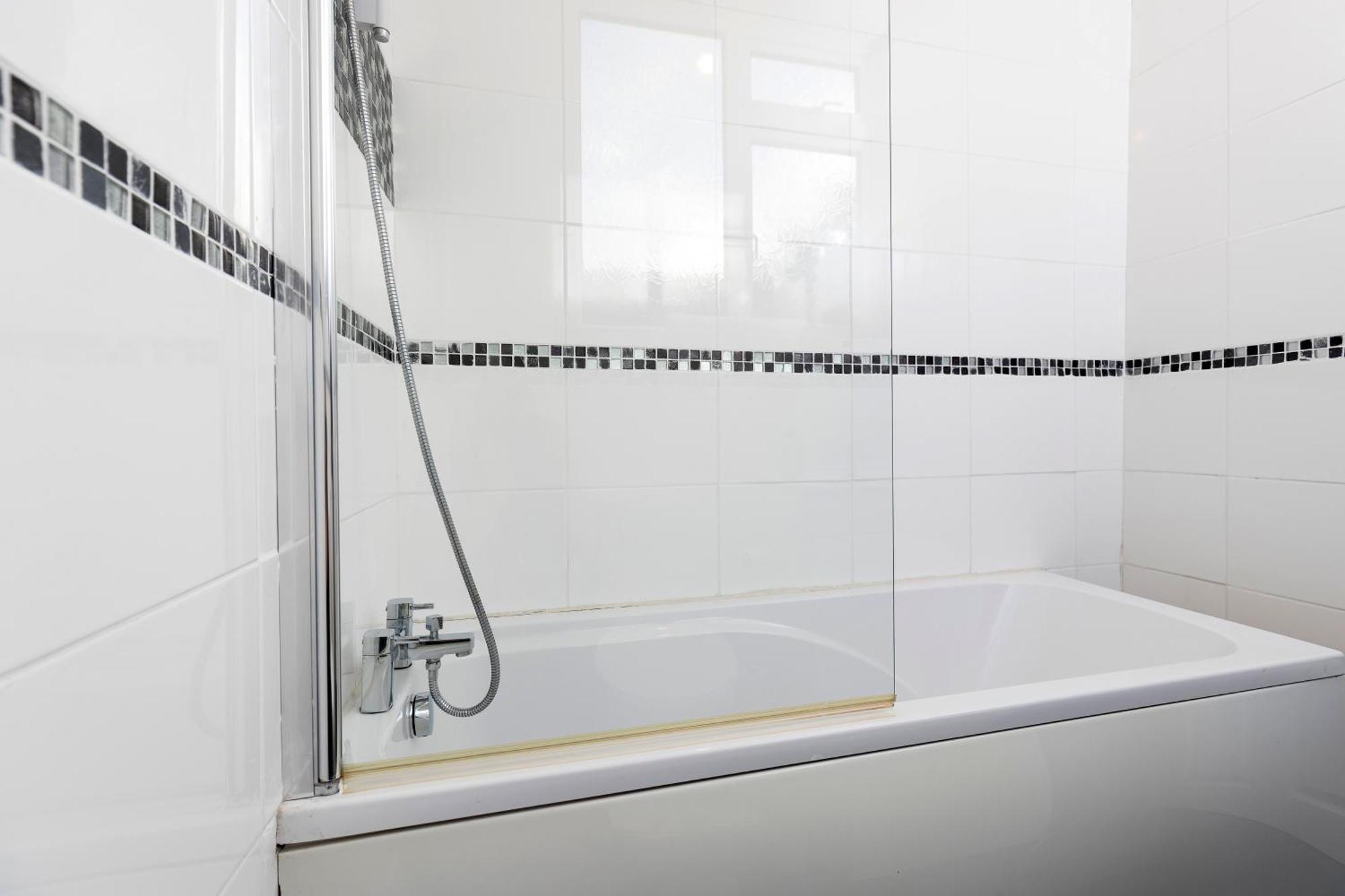Quiet And Comfy House With 2 Bedrooms And 2 Bathrooms Super Fast Wifi And Crisp Hotel Standard White Linen Hosted By Our Home Short Stays Darlington  Zewnętrze zdjęcie