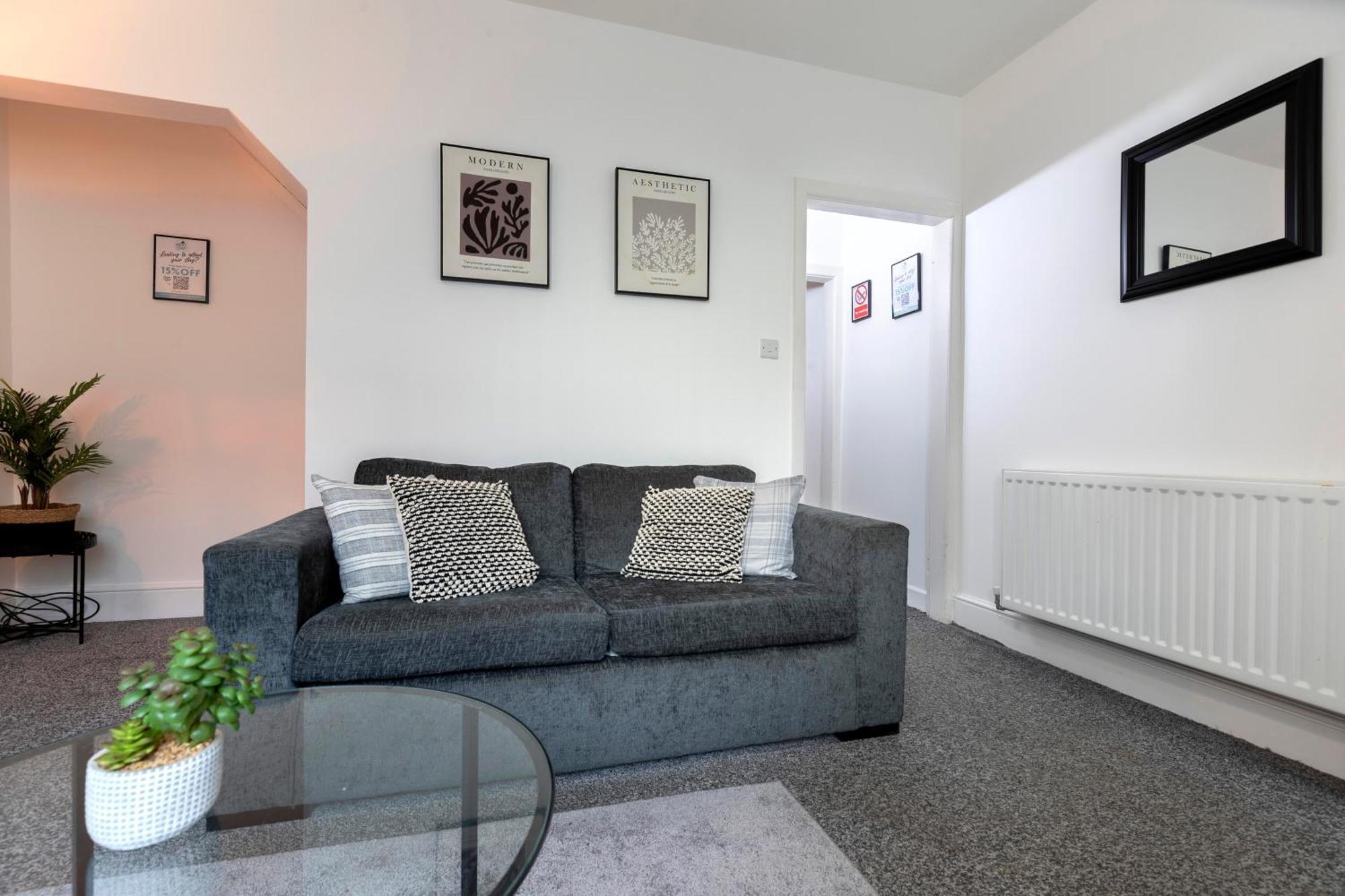 Quiet And Comfy House With 2 Bedrooms And 2 Bathrooms Super Fast Wifi And Crisp Hotel Standard White Linen Hosted By Our Home Short Stays Darlington  Zewnętrze zdjęcie