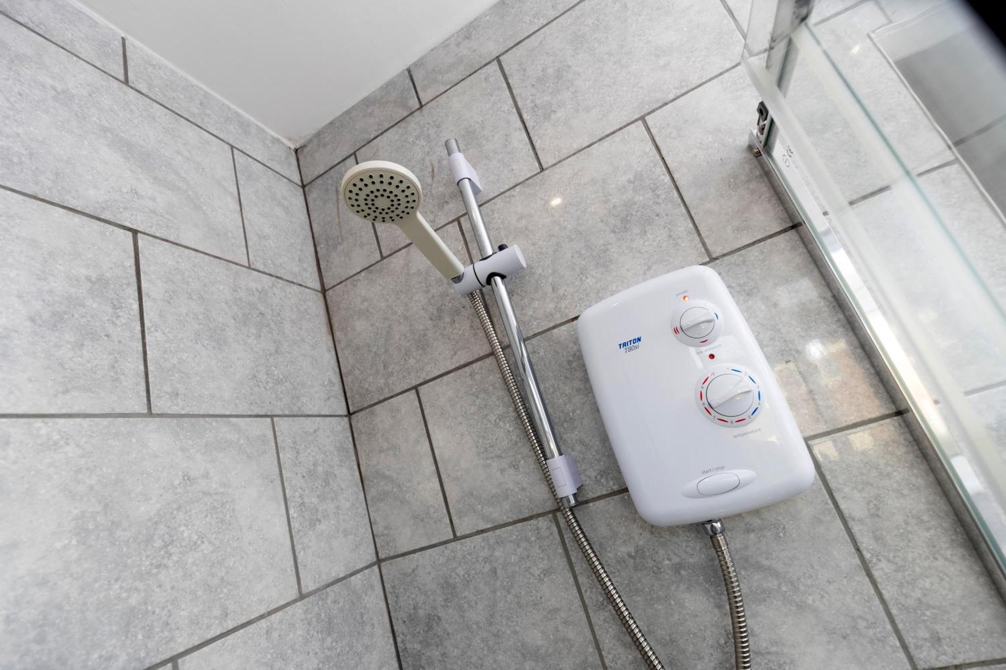 Quiet And Comfy House With 2 Bedrooms And 2 Bathrooms Super Fast Wifi And Crisp Hotel Standard White Linen Hosted By Our Home Short Stays Darlington  Zewnętrze zdjęcie